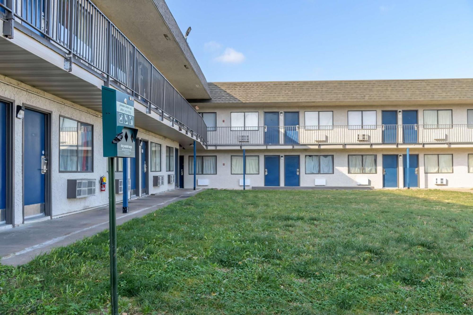 西北托皮卡第6汽车旅馆 外观 照片