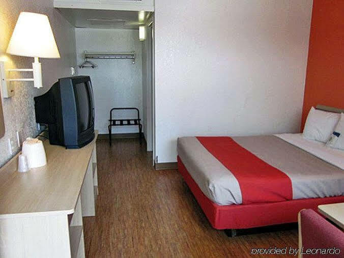 西北托皮卡第6汽车旅馆 外观 照片